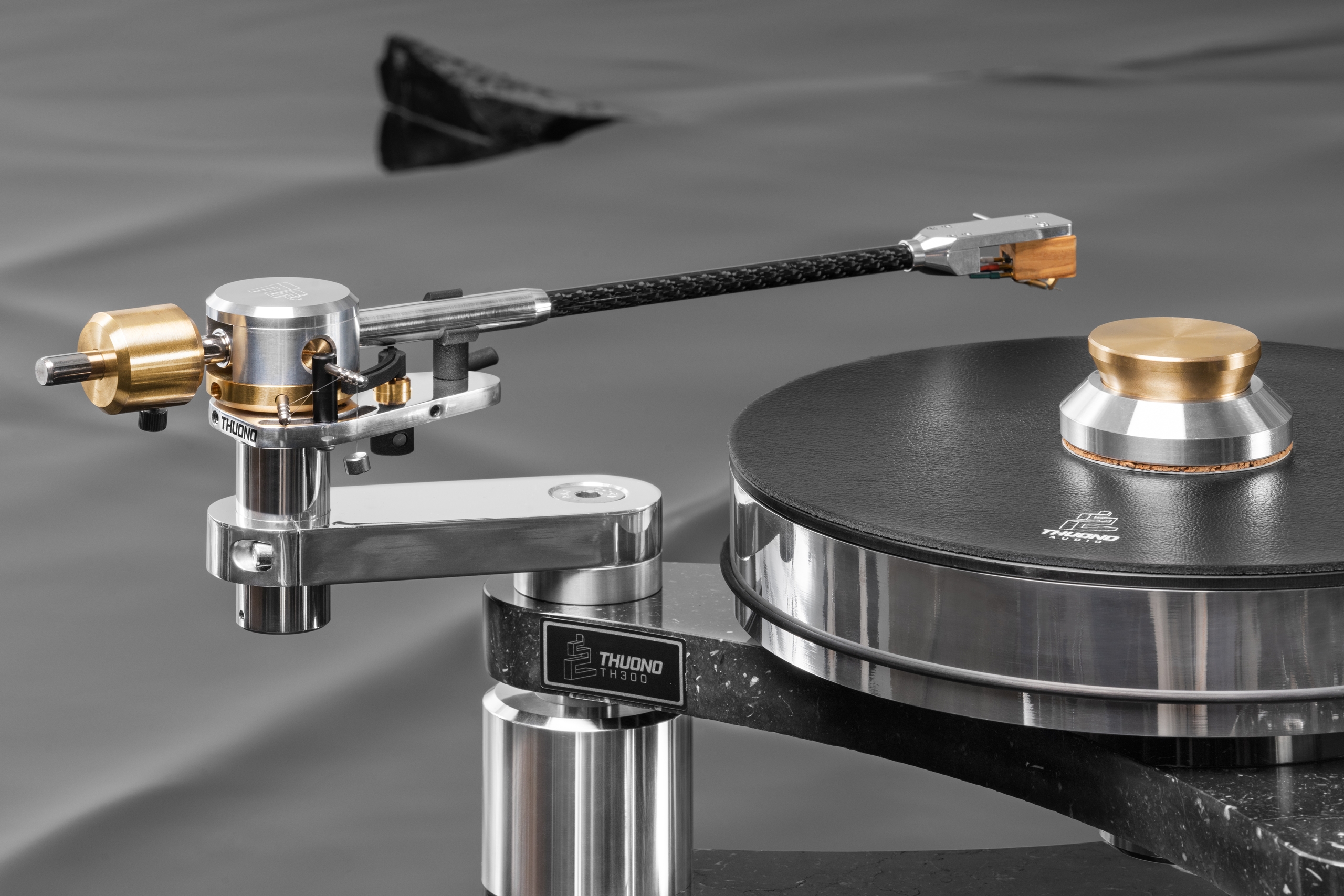 TH300 tonearm